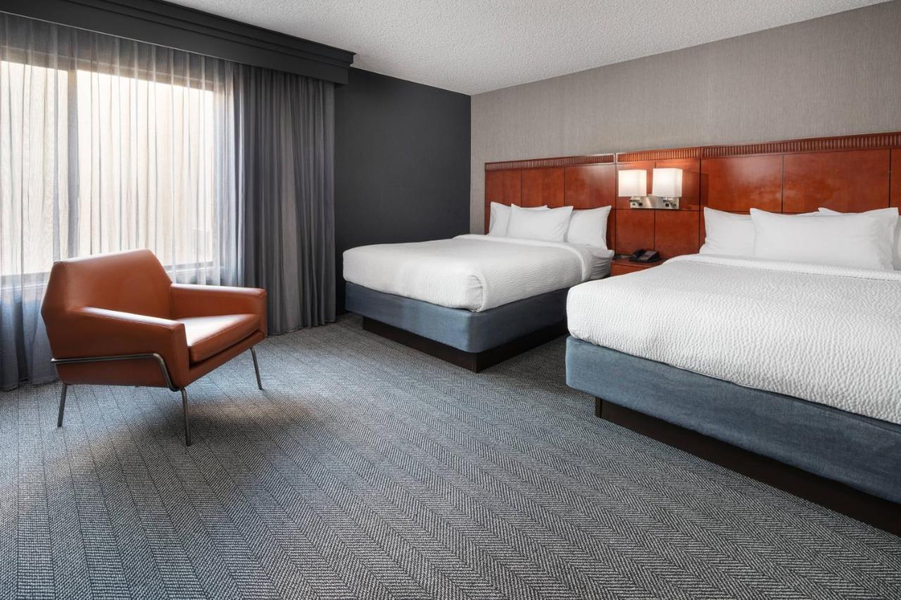 Courtyard By Marriott Angeles Orange County Hotel 3*