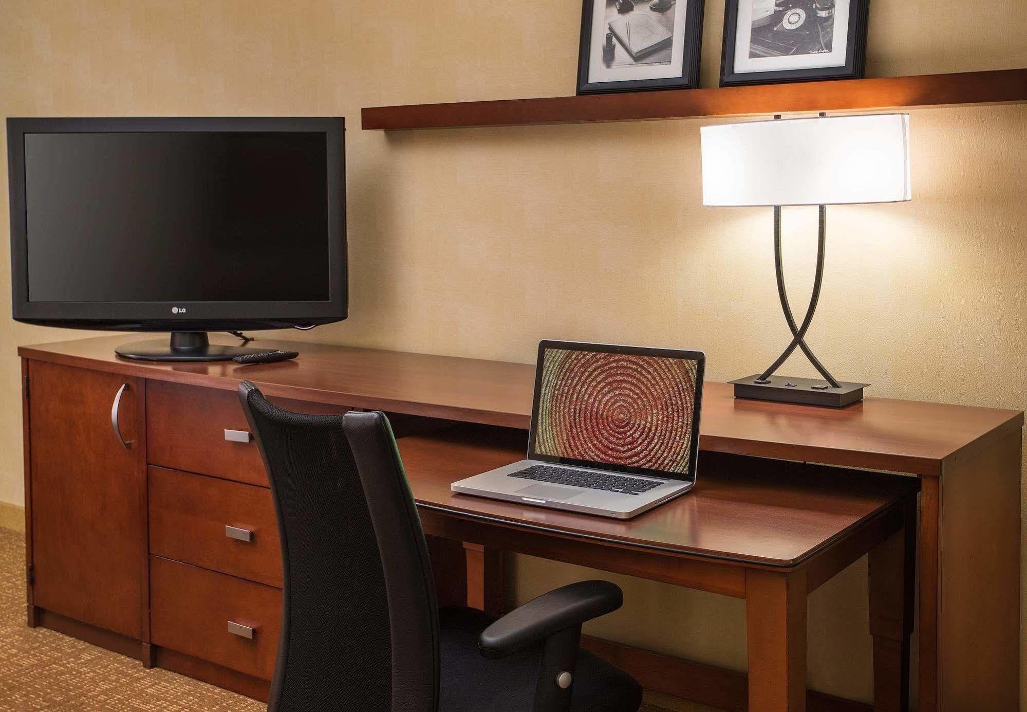 Hotel Courtyard By Marriott Angeles Orange County 3*