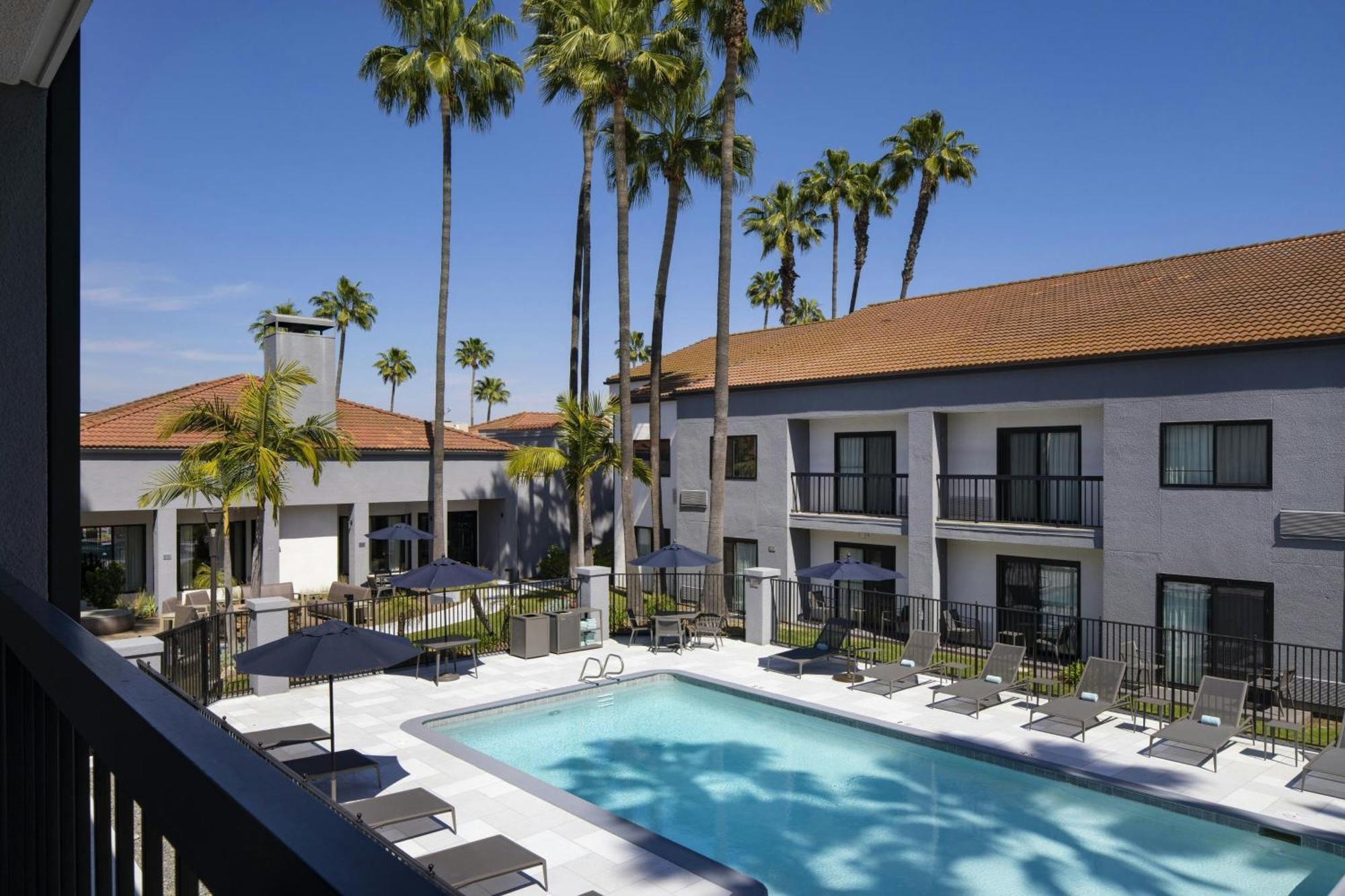 Courtyard By Marriott Angeles Orange County 3*