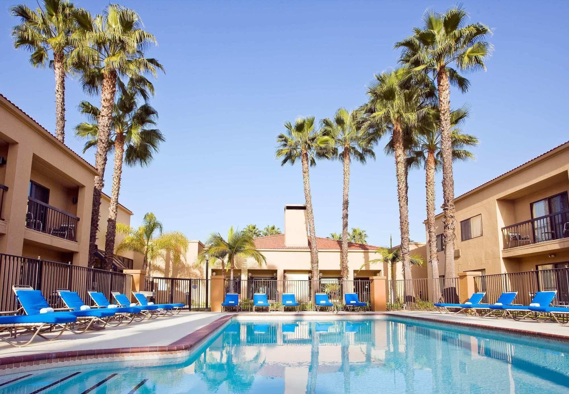 Courtyard By Marriott Angeles Orange County Hotel 3*